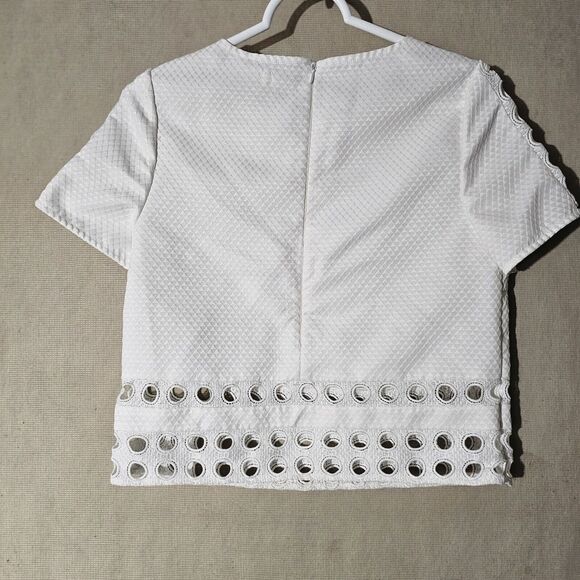 Coquette White Crop Top Womens Size Small Cut out CIrcles Preppy Chic Workwear - Picture 2 of 13